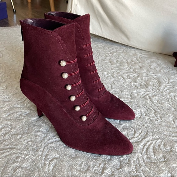 Stuart Weitzman Kitten Heel Suede Boot - Picture 3 of 8